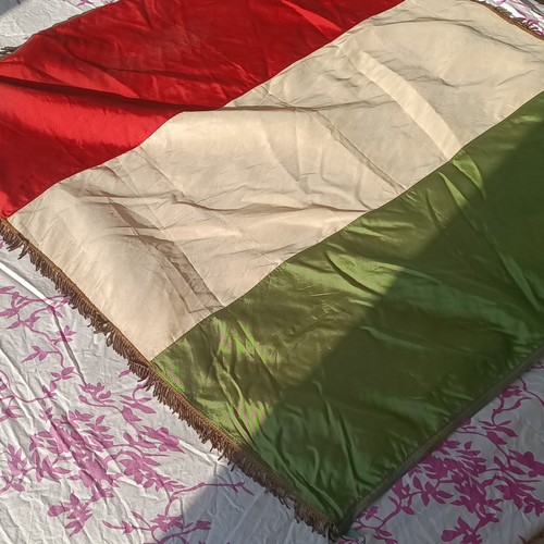 Bandiera tricolore rosso